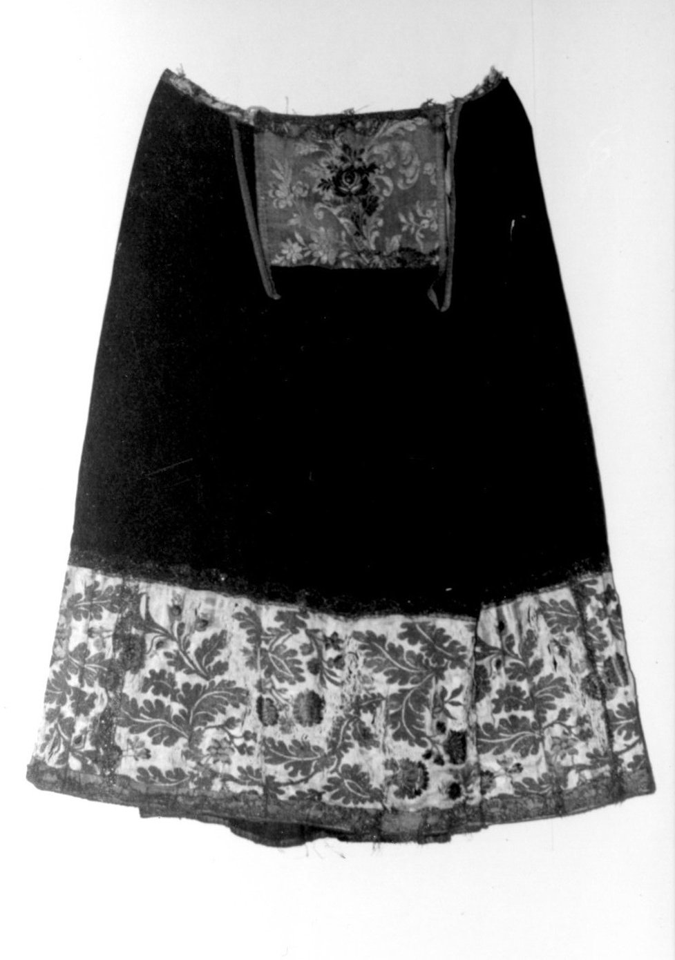 gonna, costume femminile - manifattura sarda (sec. XIX)