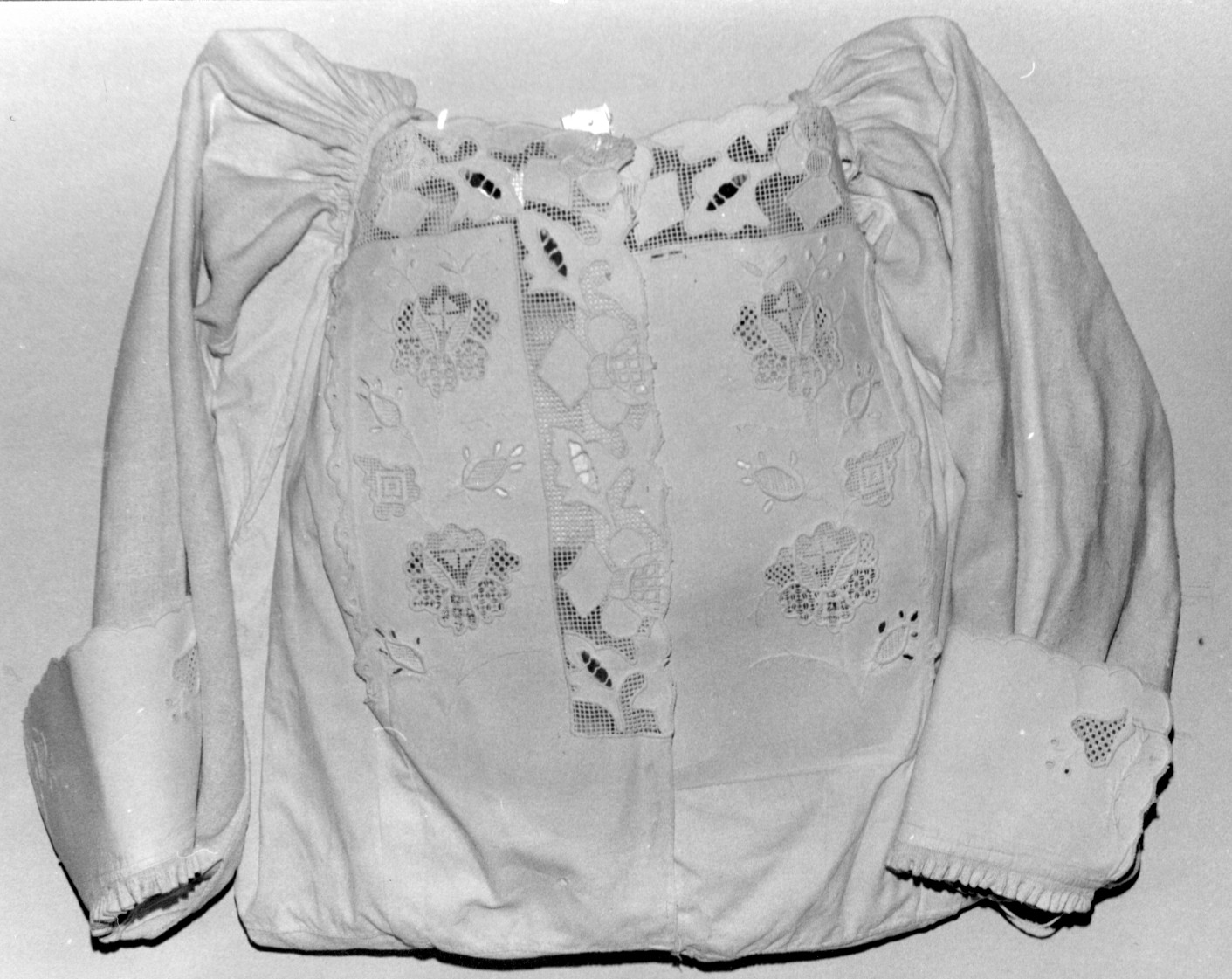 camicia, costume femminile - manifattura sarda (sec. XIX)