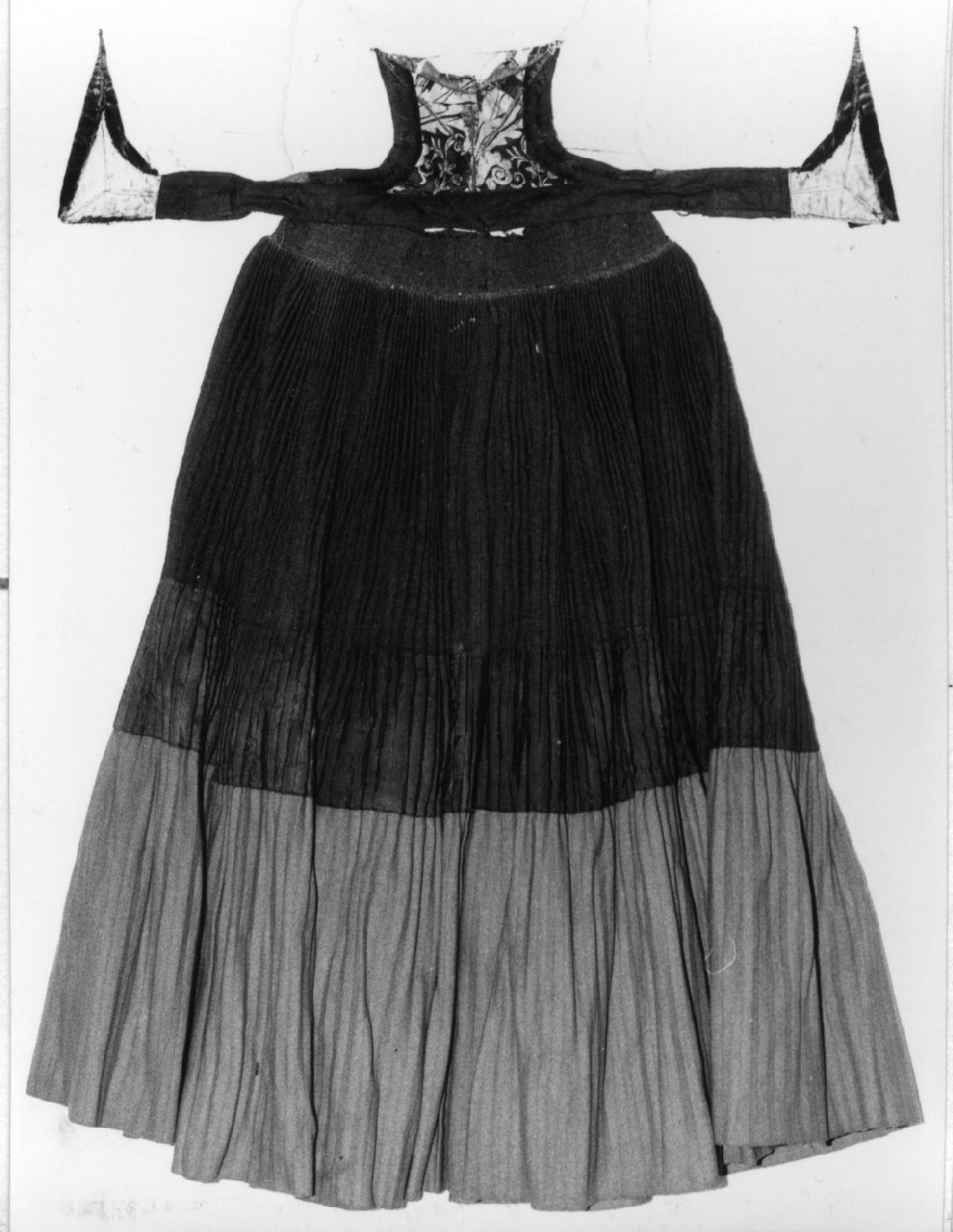 gonna, costume femminile - manifattura sarda (sec. XIX)