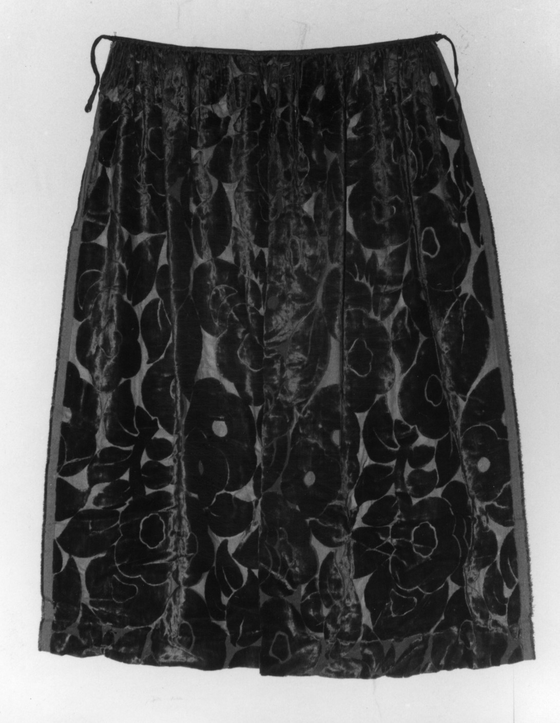 grembiule, costume femminile - manifattura sarda (sec. XIX)