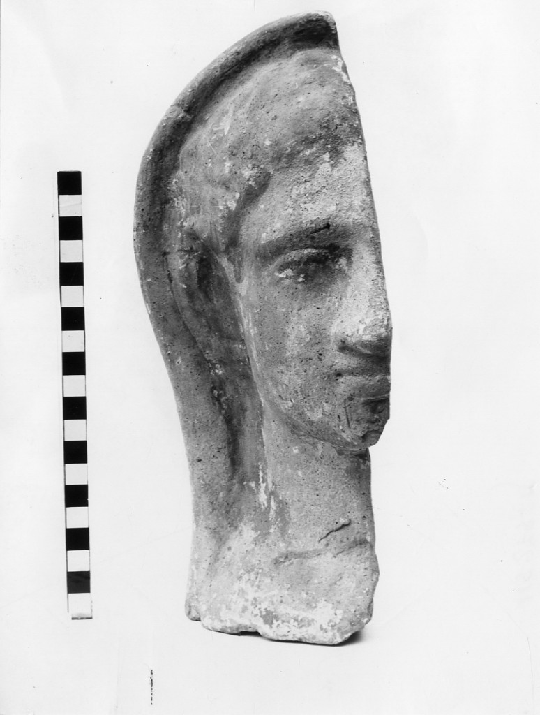 mezza testa maschile votiva (secc. III a.C.-II a.C)