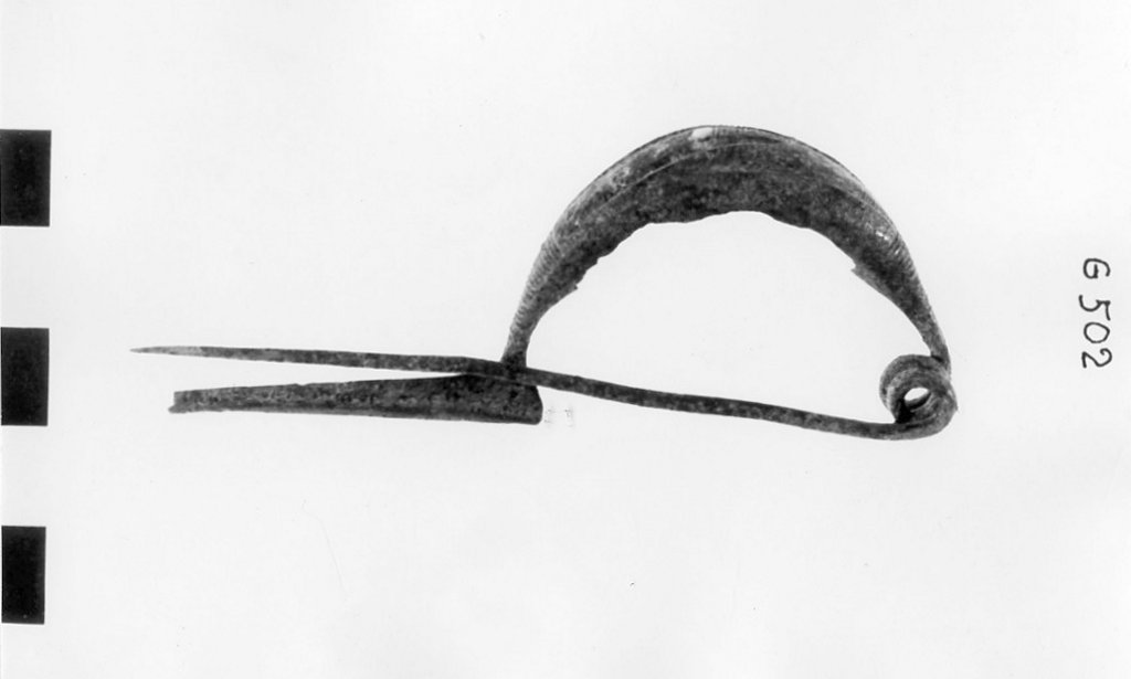 fibula a navicella (inizio sec. VII a.C)