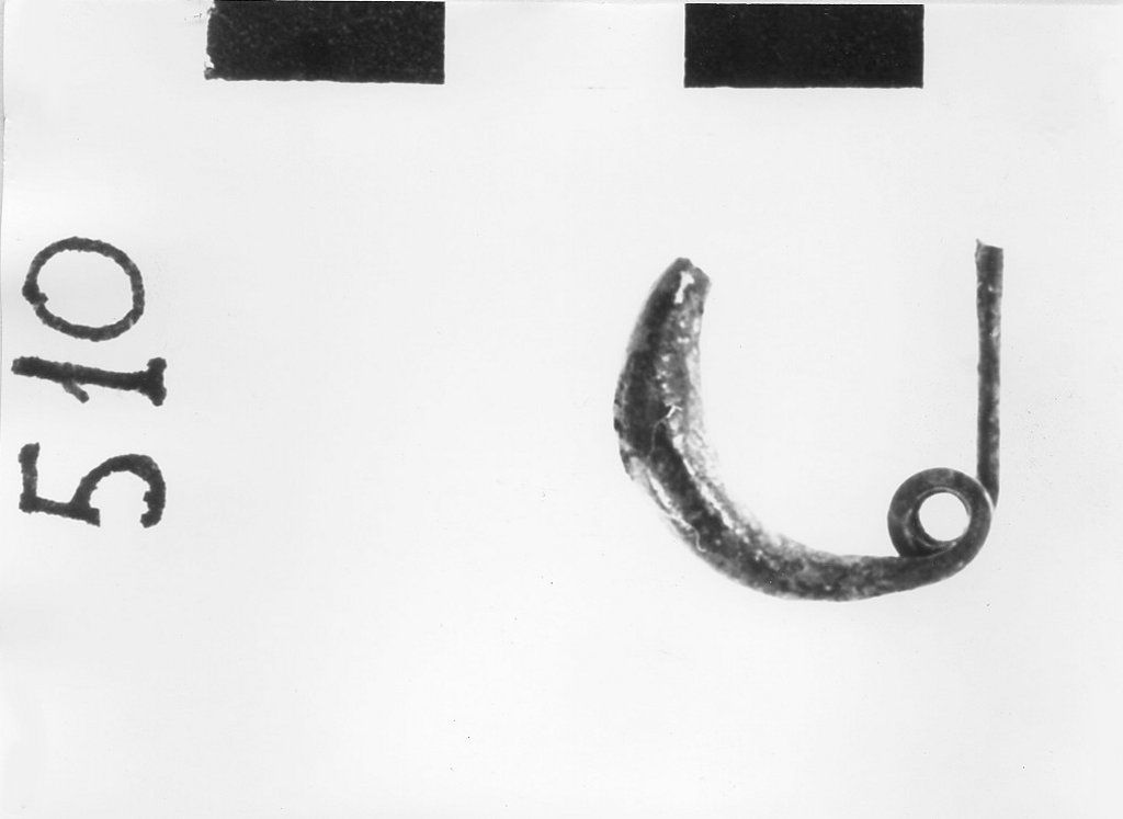 fibula ad arco ingrossato (fine sec. VII a.C)