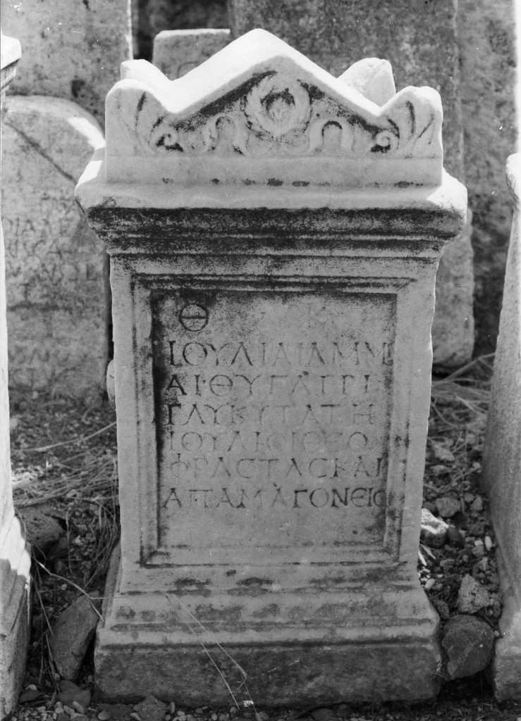 ara funeraria (fine/ inizio secc. I d.C.-II d.C)