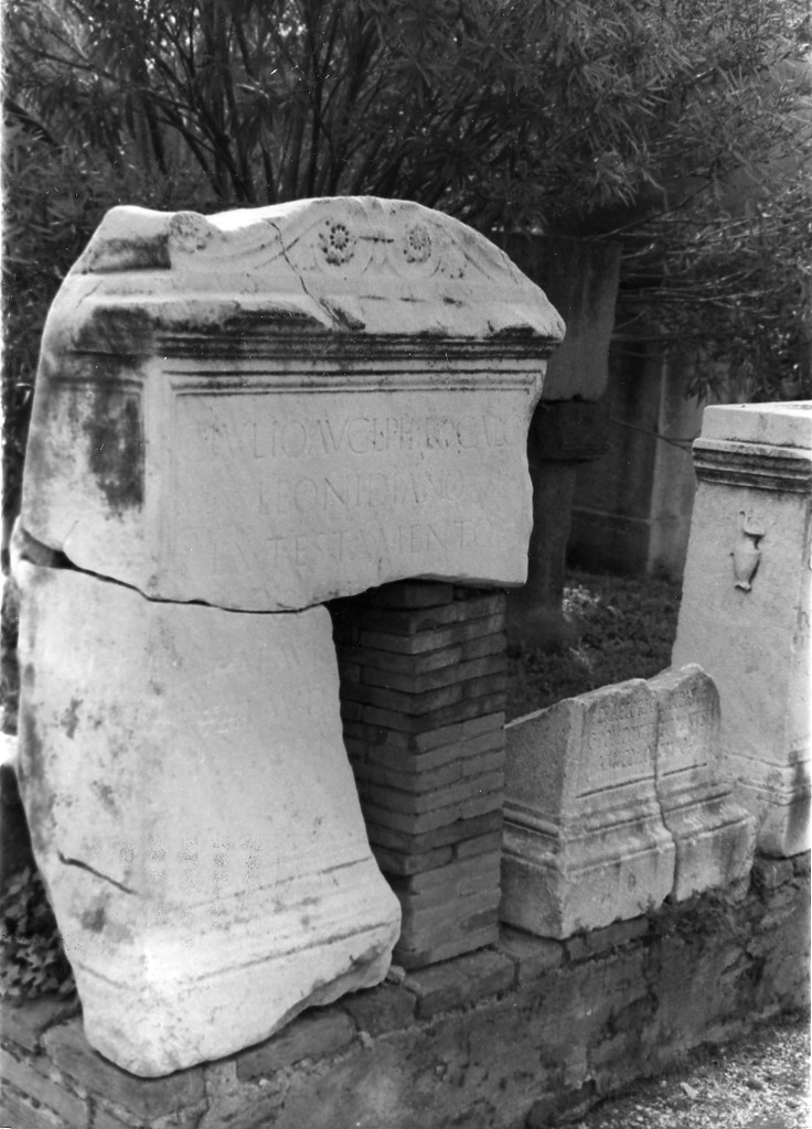 ara funeraria (prima metà sec. I d.C)