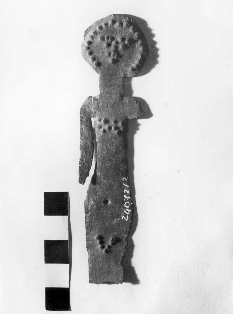 lamina antropomorfa (secc. IV a.C.-III a.C)