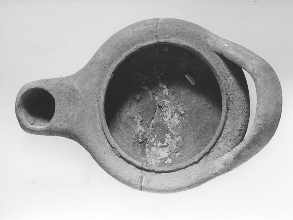 lucerna a corpo aperto (sec. IV a.C)