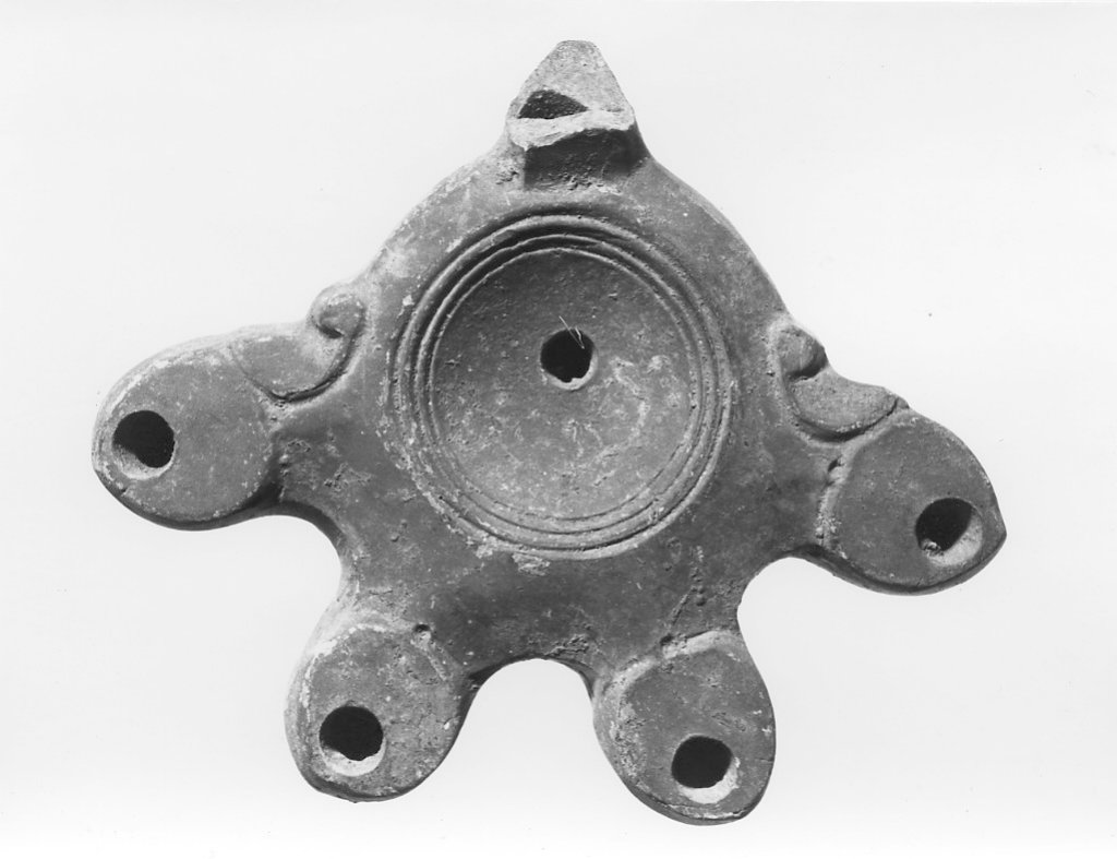 lucerna polilicne (prima metà sec. I d.C)