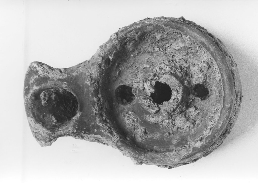 lucerna a becco espanso (secc. III a.C.-II a.C)