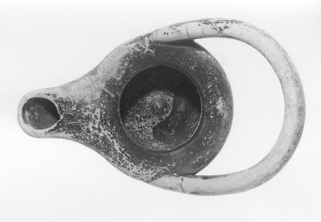 lucerna a corpo aperto (sec. IV a.C)