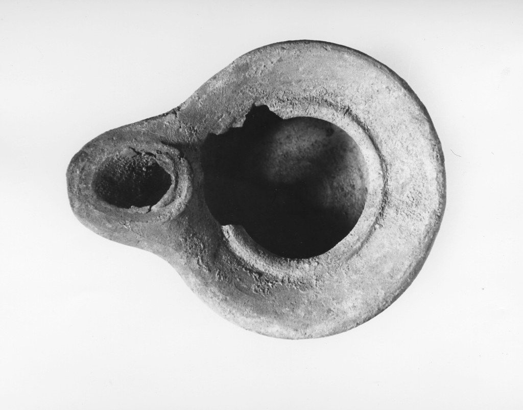 lucerna (sec. IV a.C)