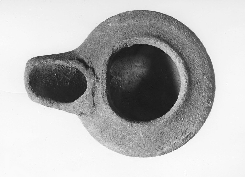 lucerna (sec. IV a.C)