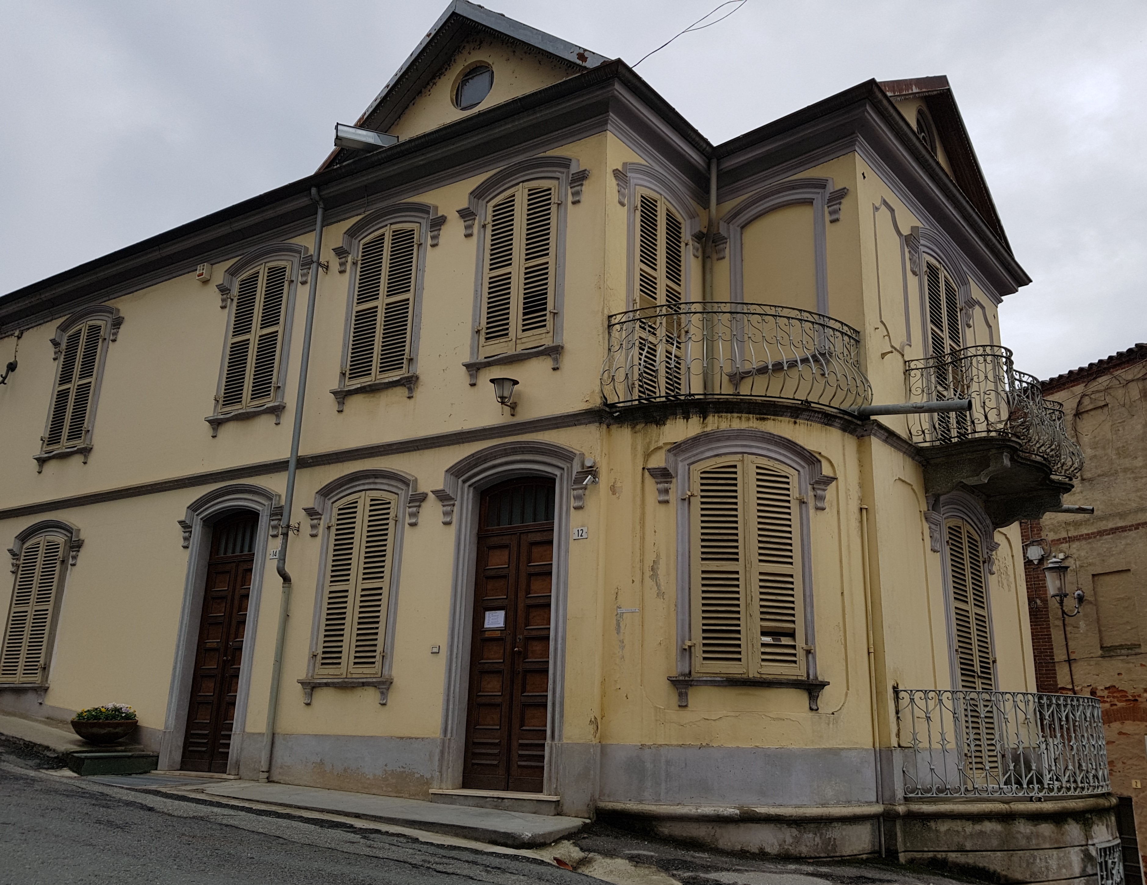 casa, parrocchiale - Sanfrè (CN)  (XX, primo quarto)