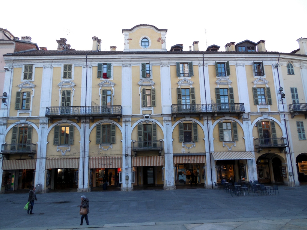 Palazzo dei Canonici (palazzo) - SALUZZO (CN)  (XVIII, prima metà)