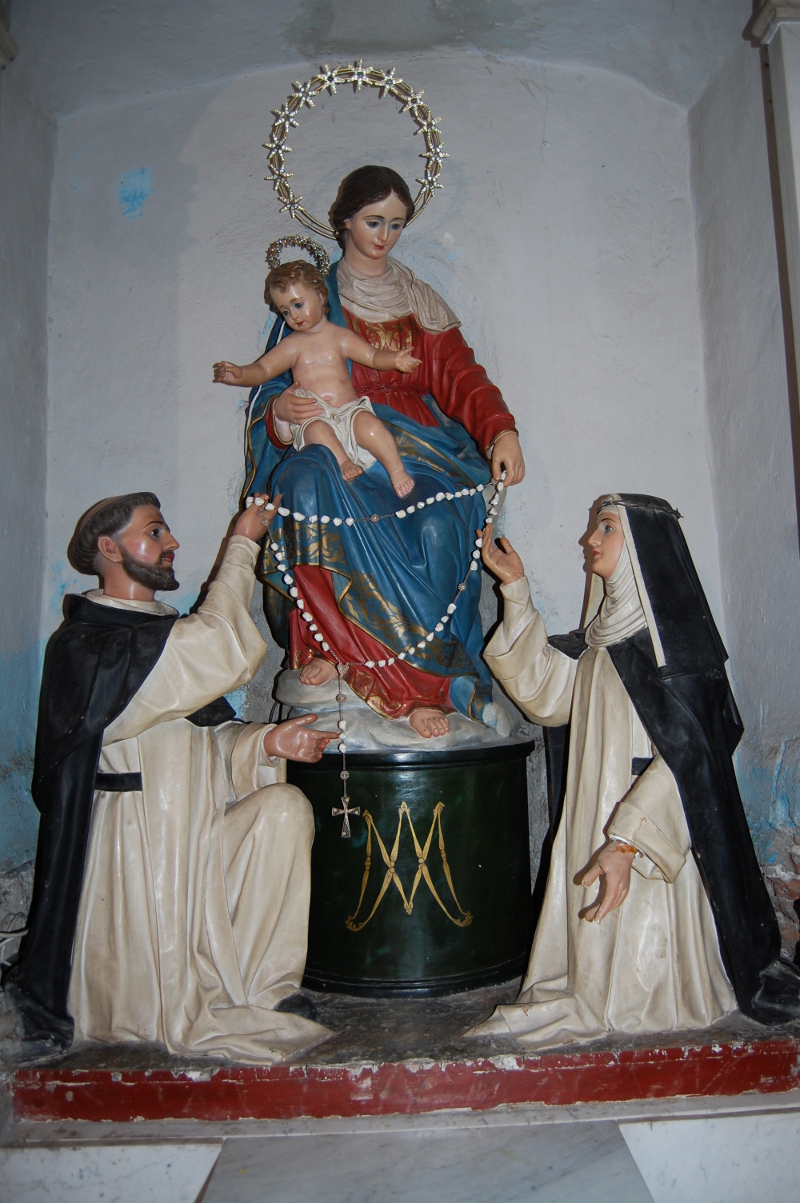 Madonna di Pompei, Madonna del Rosario con San Domenico e Santa Caterina da Siena (scultura) di Siculella Pasquale (attribuito) (metà sec. XX)