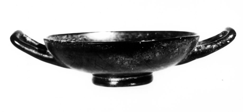 kylix - produzione apula (sec. IV a.C)