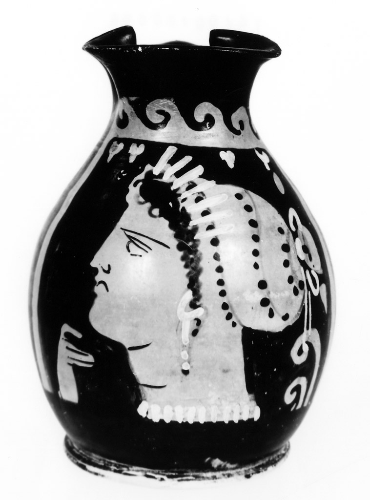 oinochoe a bocca trilobata - produzione apula (sec. IV a.C)