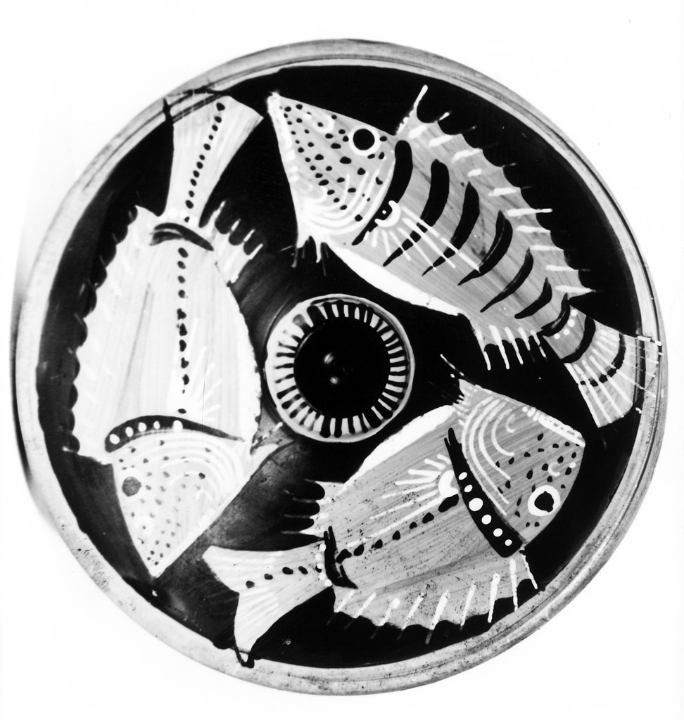 piatto da pesce - produzione campana (terzo quarto sec. IV a.C)