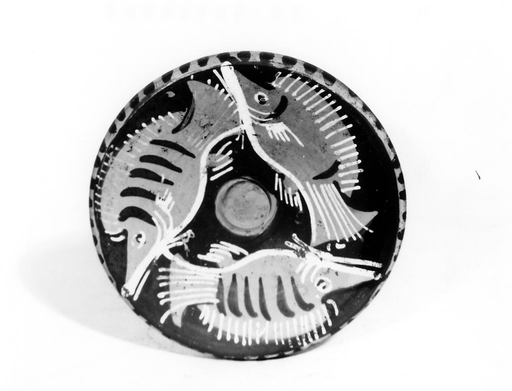 piatto da pesce - produzione campana (terzo quarto sec. IV a.C)