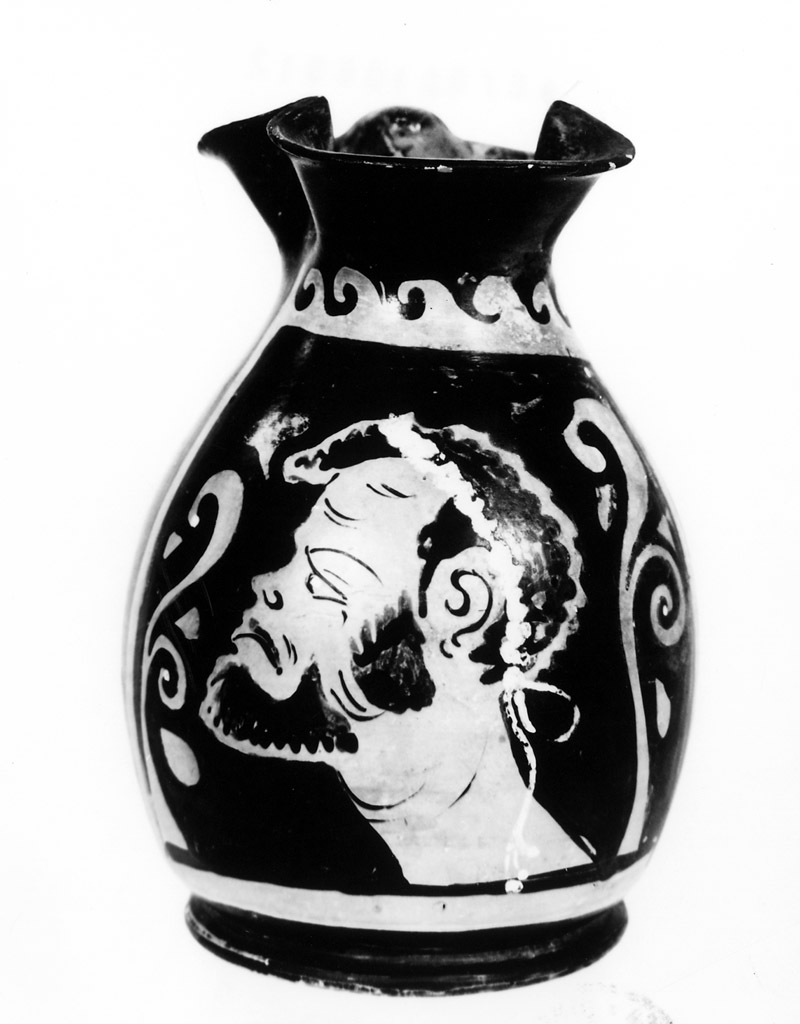 oinochoe a bocca trilobata - produzione apula (sec. IV a.C)