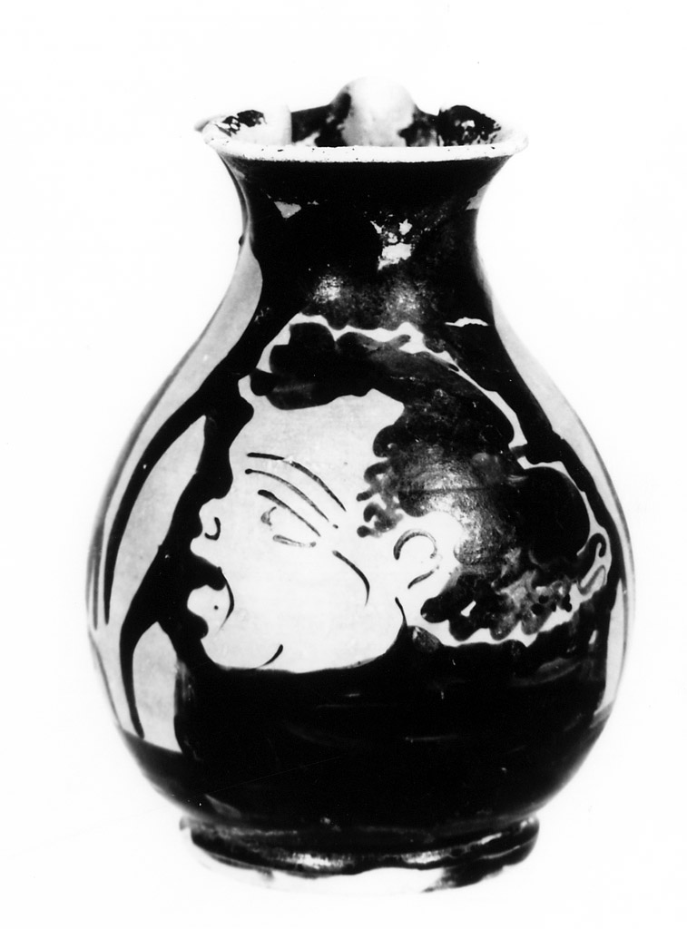 oinochoe a bocca trilobata - produzione apula (terzo quarto sec. IV a.C)