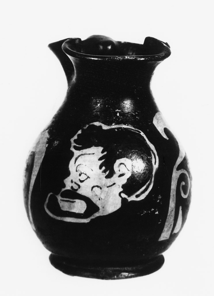 oinochoe a bocca trilobata - produzione apula (terzo quarto sec. IV a.C)