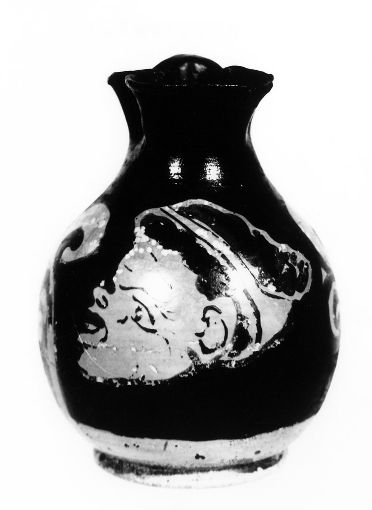 oinochoe a bocca trilobata - produzione apula (terzo quarto sec. IV a.C)