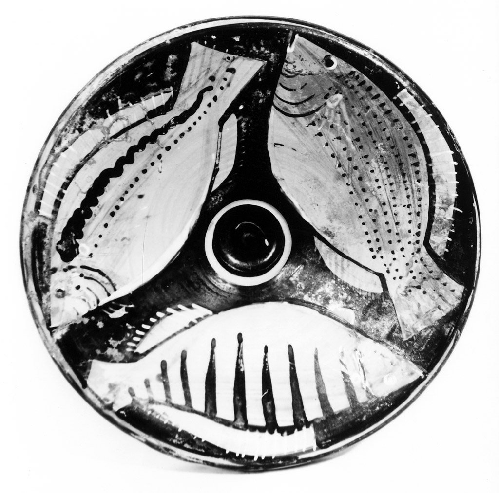 piatto da pesce - produzione campana (terzo quarto sec. IV a.C)