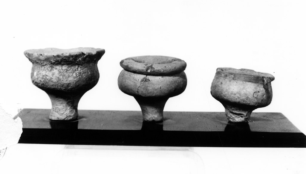 vasetto miniaturistico - produzione apula (secc. V/ III a.C)