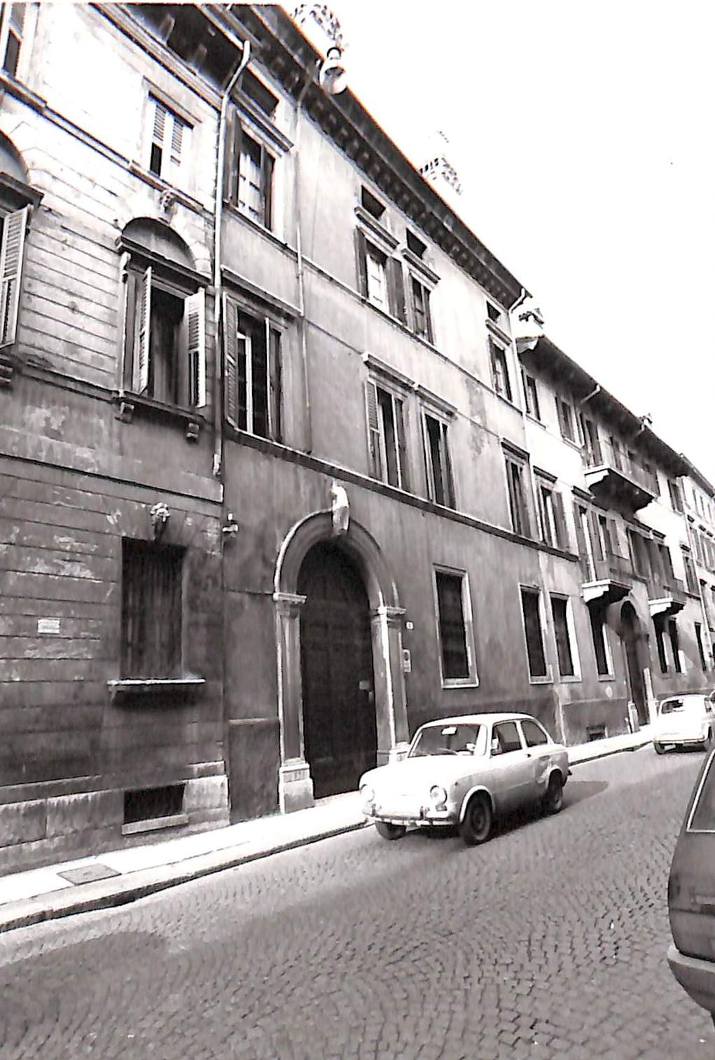 Palazzo Maggioni (palazzo, nobiliare) - Verona (VR)  (XIV)