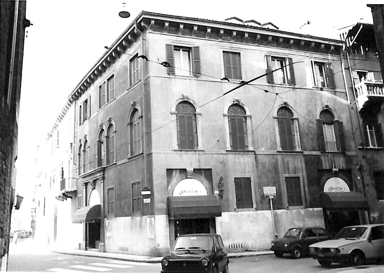 Palazzo Camuzzoni (palazzo, nobiliare) - Verona (VR)  (XVIII)