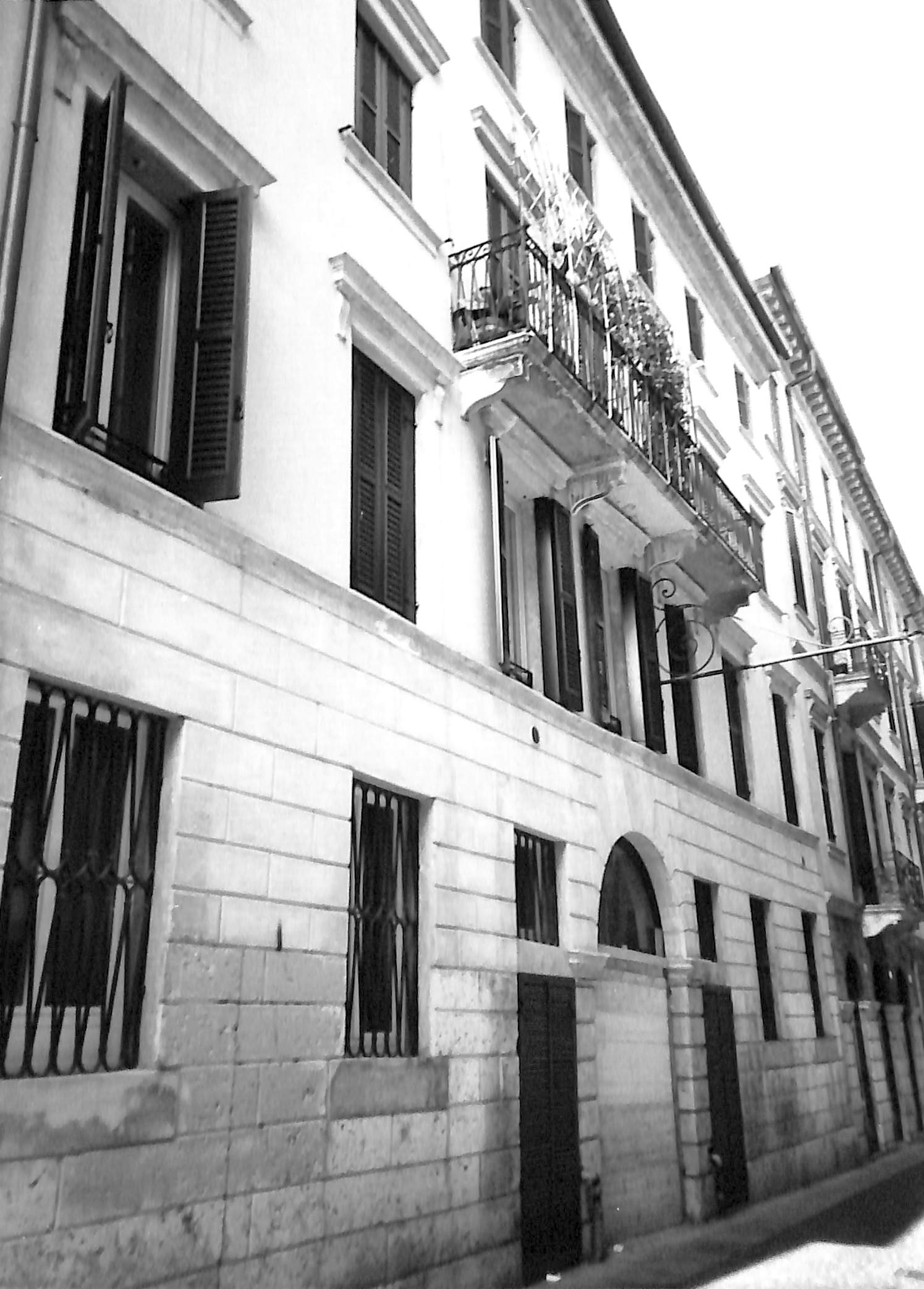 palazzo - Verona (VR)  (XIX)