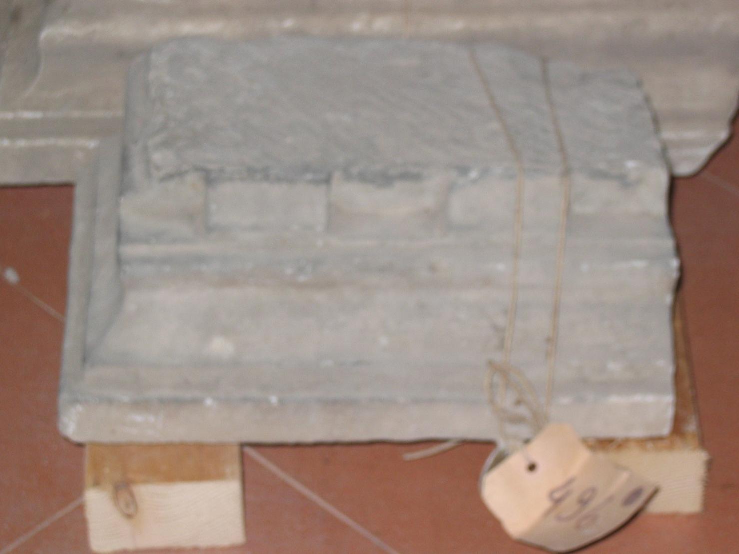 cornice architettonica, frammento - ambito pisano (sec. XIV)