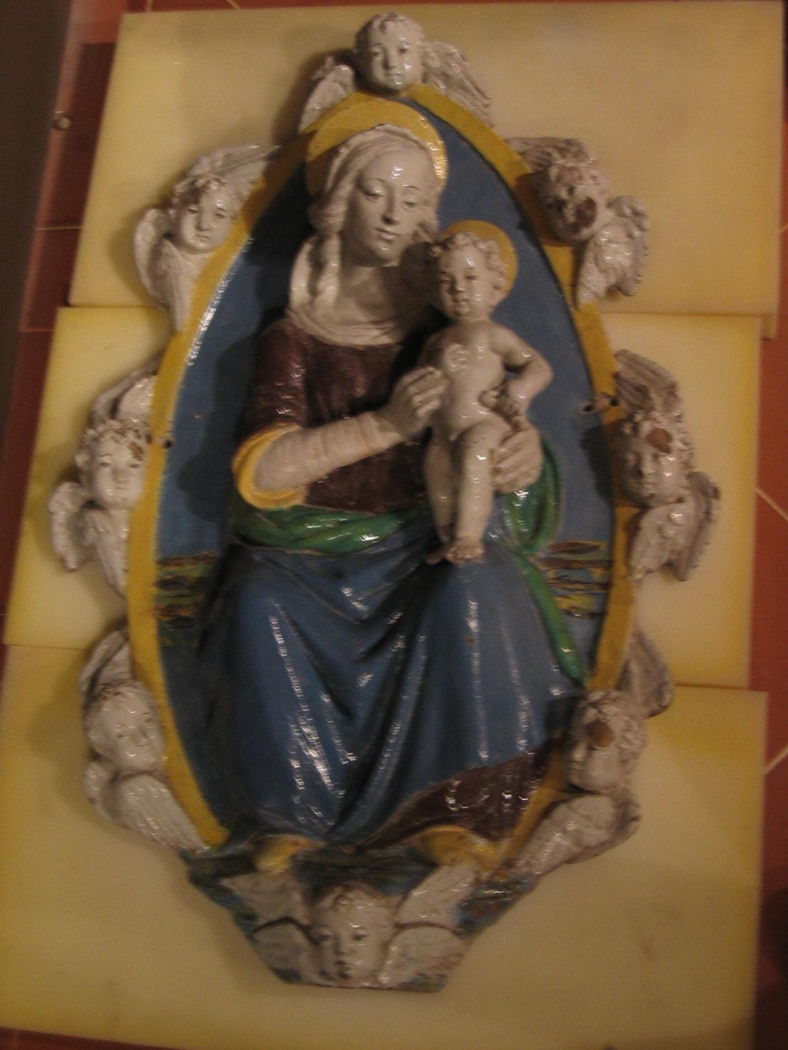 Madonna con Bambino e angeli (rilievo, elemento d'insieme) di Buglioni Benedetto (attribuito) (primo quarto sec. XVI)