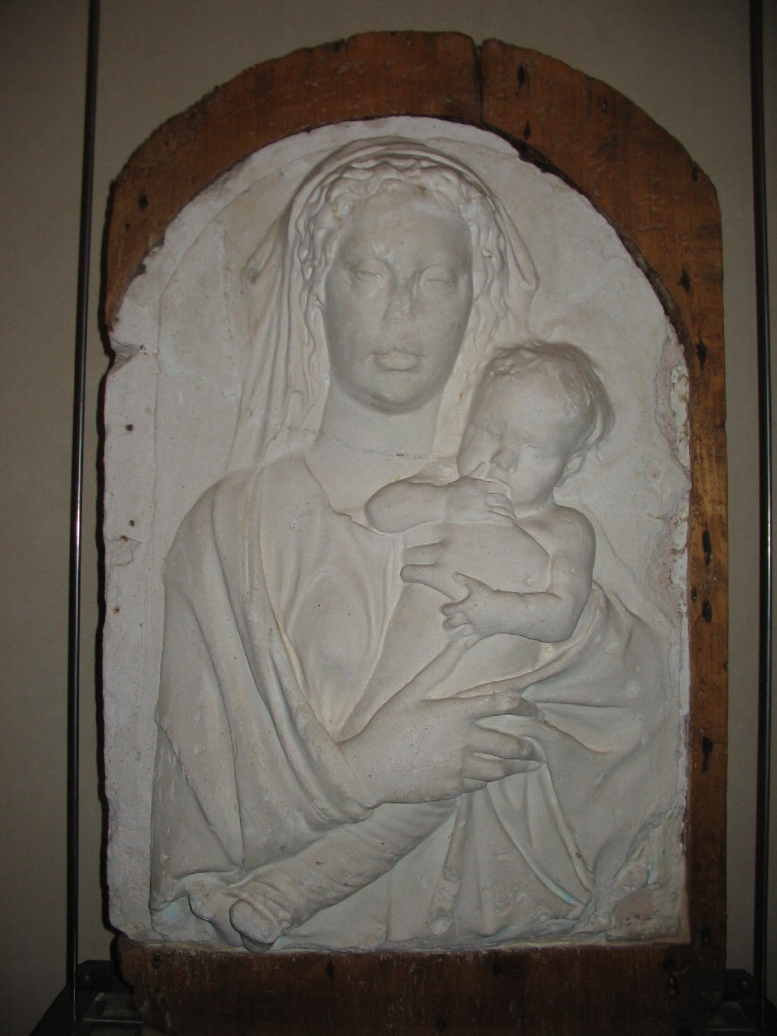 Madonna col bambino (rilievo, opera isolata) di Michelozzo (attribuito) (prima metà sec. XV)