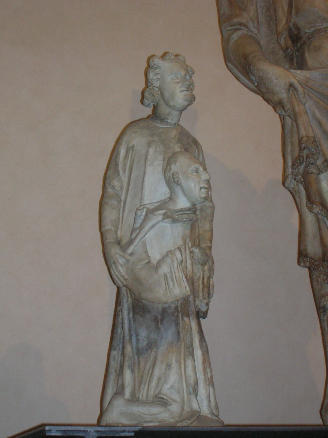 Angelo che presenta un devoto (statua, elemento d'insieme) di Lupo di Francesco (attribuito) (sec. XIV)
