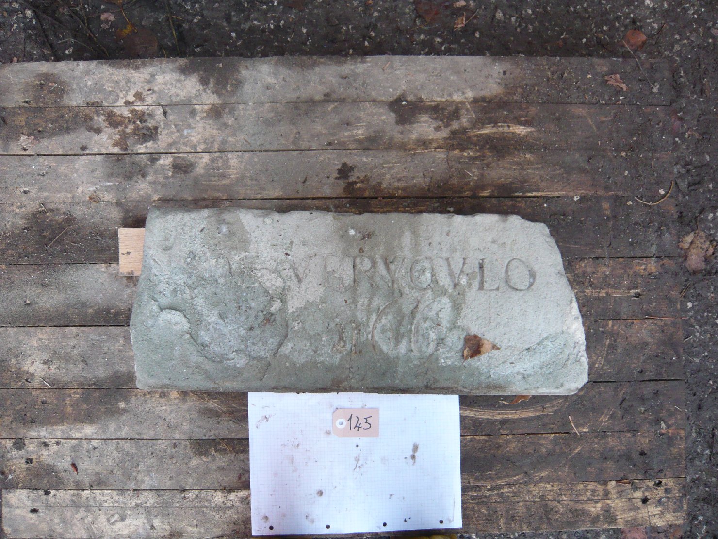 lapide, frammento - produzione toscana (sec. XV)