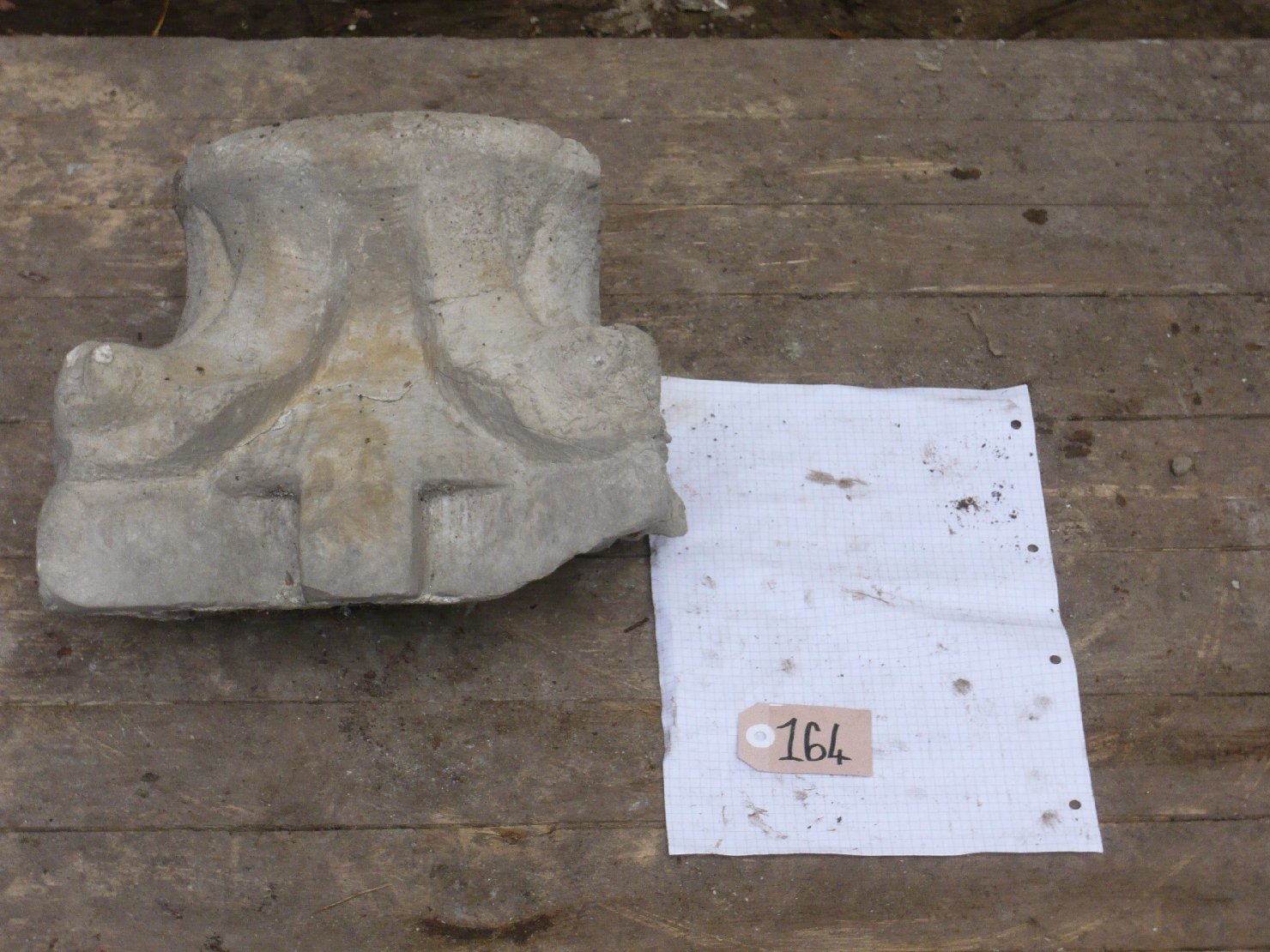 capitello, frammento - ambito toscano (sec. XV)