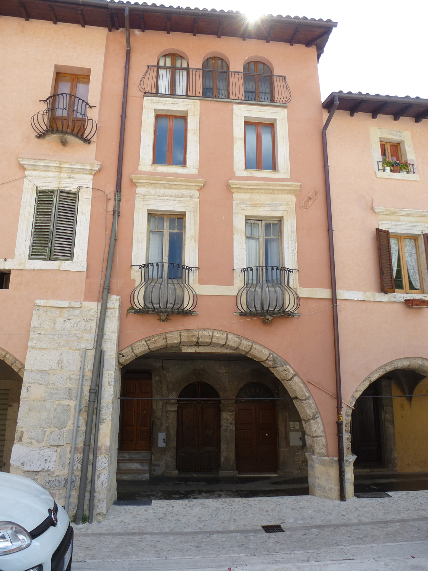 Edificio di abitazione in Piazza VII Aprile, 21-22-23 (abitazione) - Leonessa (RI)  (XVI)