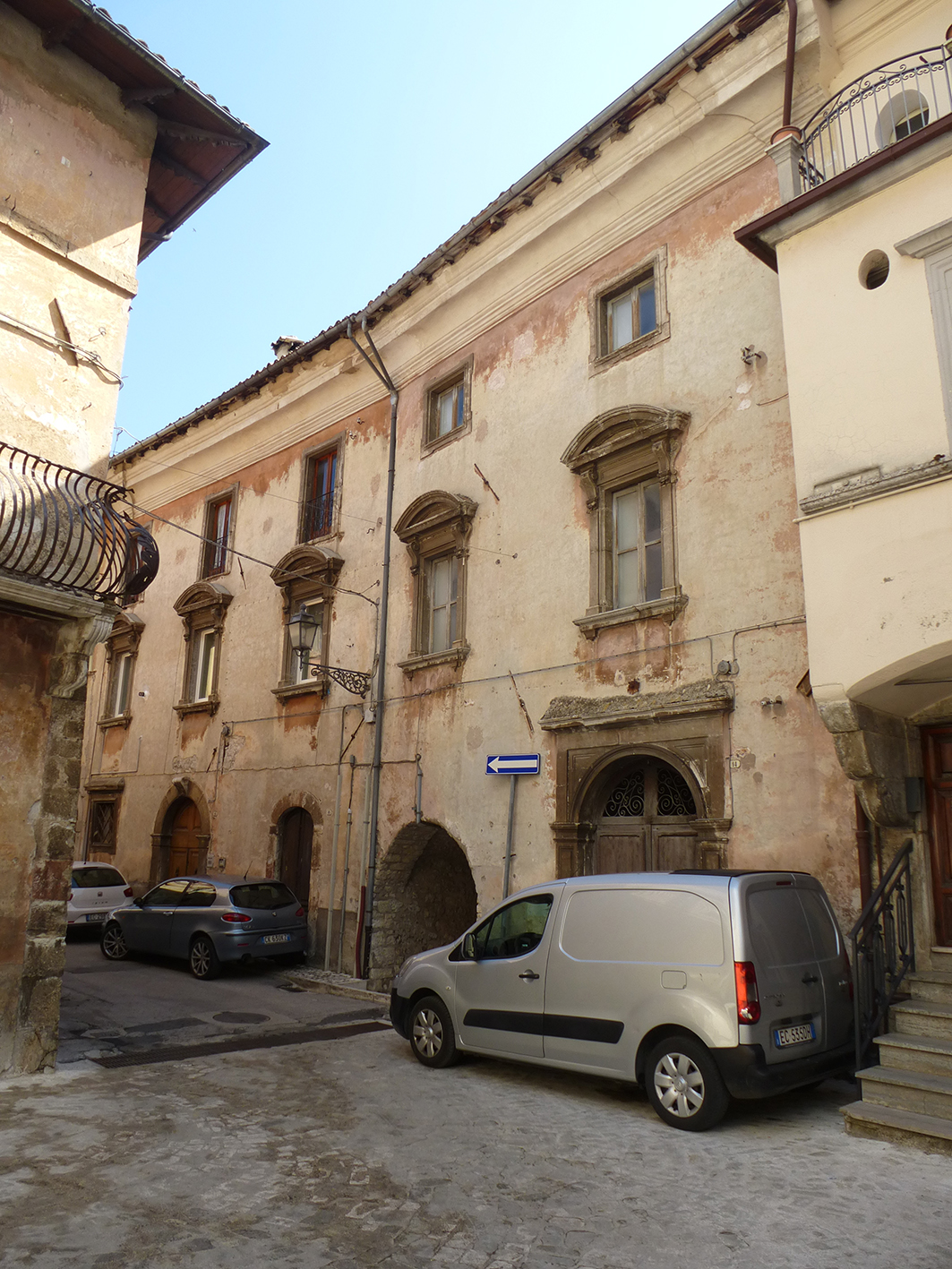 Palazzo in Via S. Francesco, 113-115 (palazzo) - Leonessa (RI)  (XVIII)