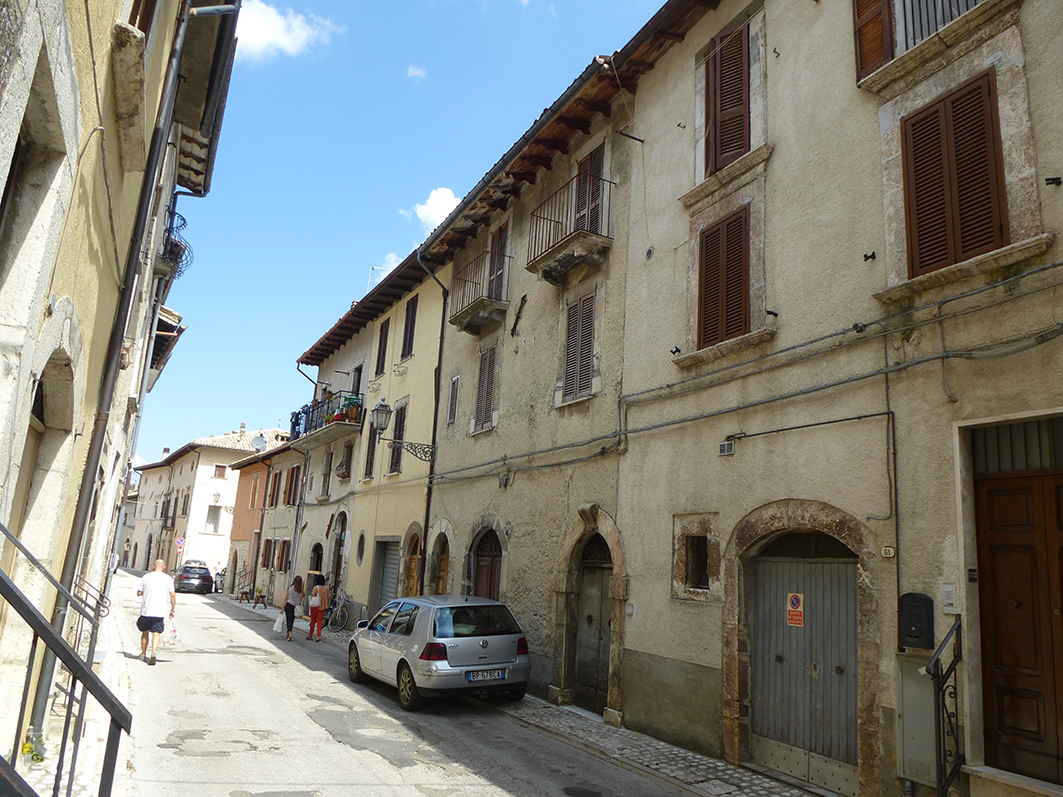 Edificio di abitazione in Via di S. Francesco, 61-63 (palazzo) - Leonessa (RI)  (XVIII)