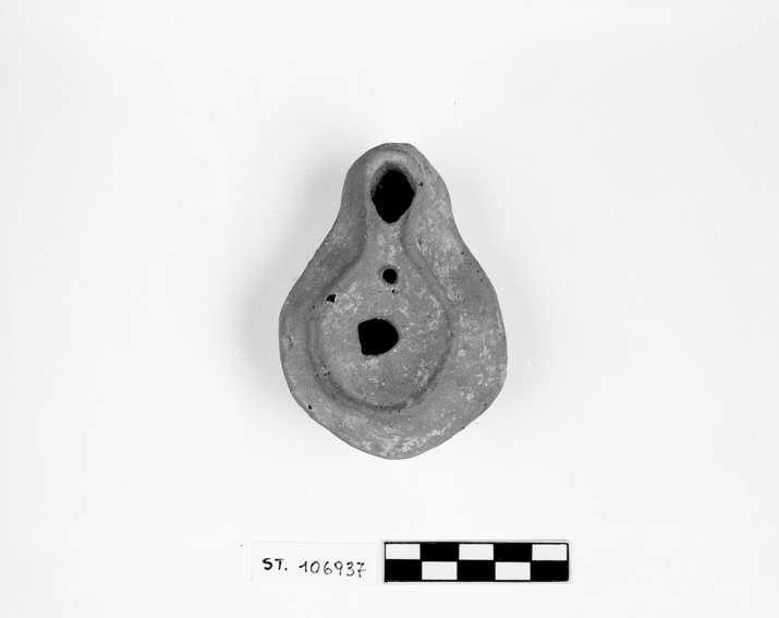 lucerna/ a canale, Loeschcke X - ambito romano (metà/ fine I d.C. /II d.C)