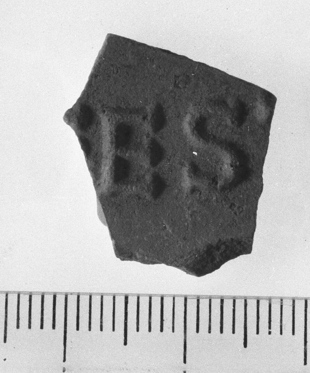 fondo di lucerna/frammento, tipo Firmalampe (secc. I - II d.C)