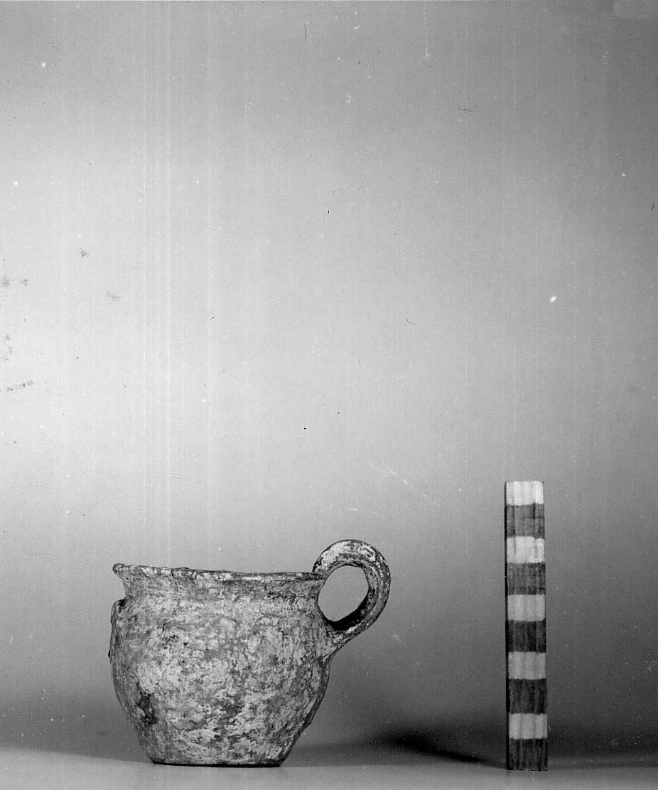 tazza monoansata (sec. VI a.C)