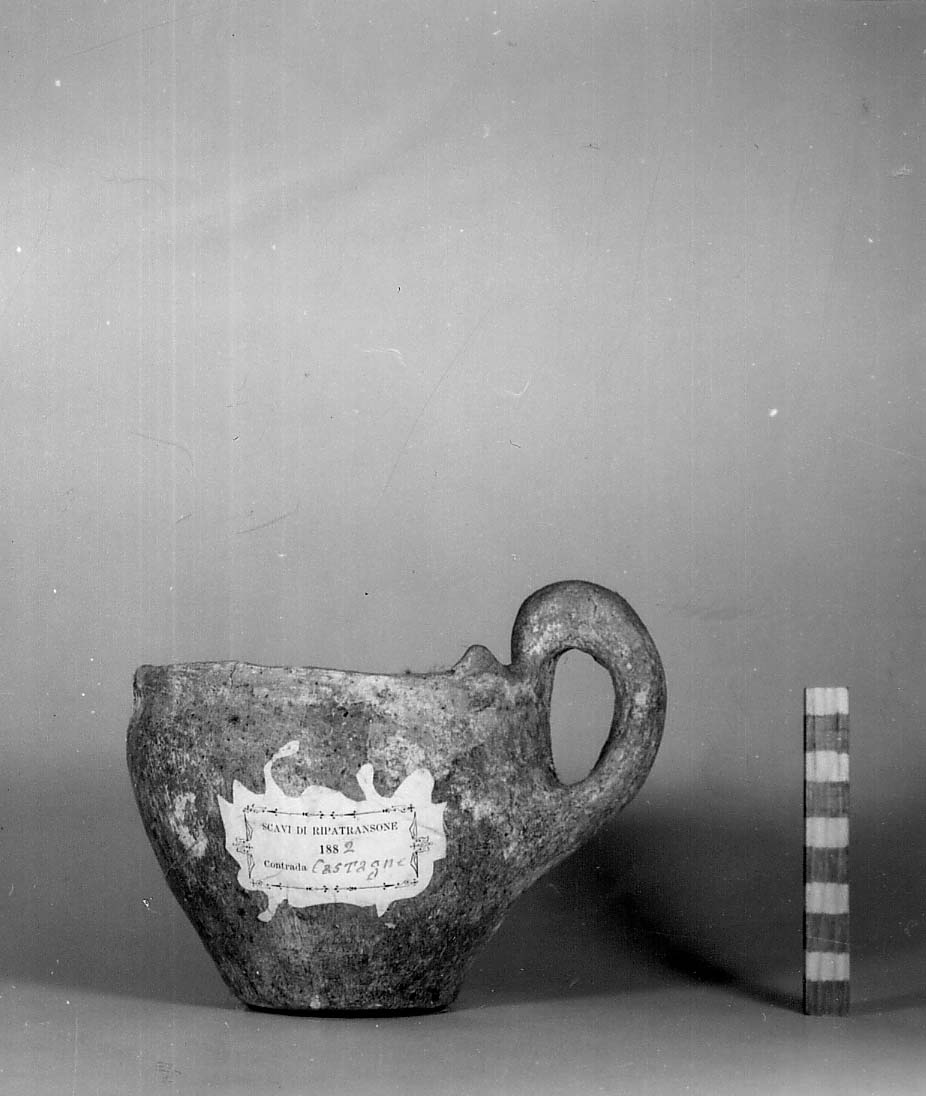 tazza monoansata (sec. VI a.C)