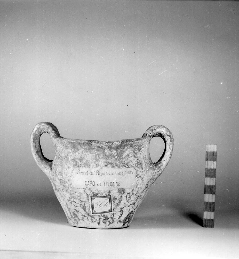 tazza biansata (sec. VI a.C)