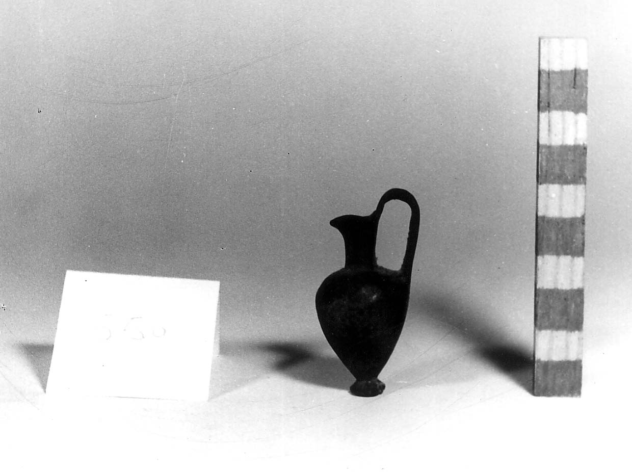 pendaglio a oinochoe di non id, Percossi Serenelli tipo 20 e1 - fase Piceno IV A (metà sec. VI a.C)