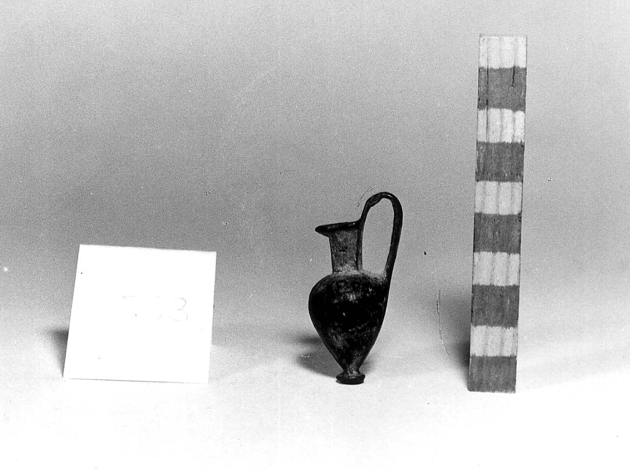 pendaglio a oinochoe di non id, Percossi Serenelli tipo 20 e 1 - fase Piceno IV A (prima metà sec. VI a.C)