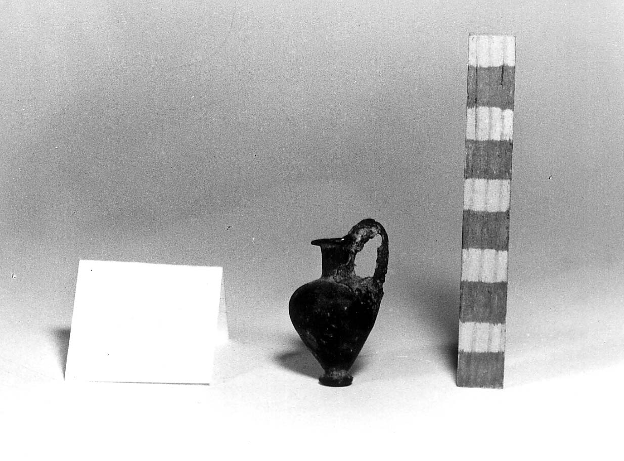 pendaglio a oinochoe di non id, Percossi Serenelli tipo 20 e1 - fase Piceno IV A (prima metà sec. VI a.C)