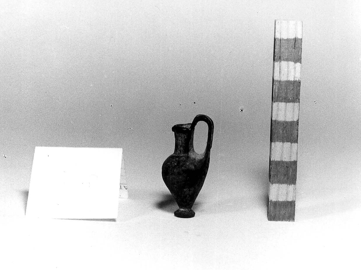 pendaglio a oinochoe di non id, Percossi Serenelli tipo 20 b1 - fase Piceno IV A (prima metà sec. VI a.C)